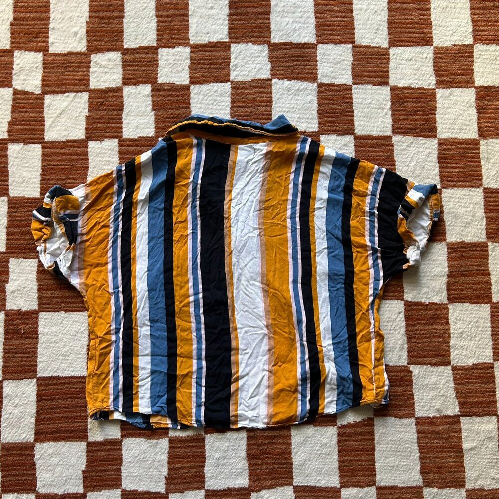 Cropped Button Up - Picture 4 of 4
